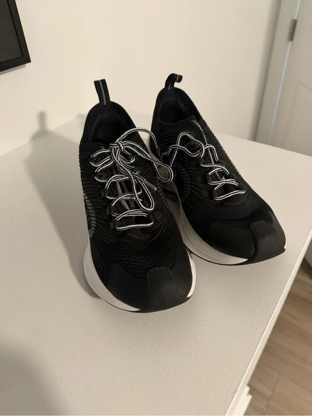 Men’s Authentic Gucci Run sneakers size 8